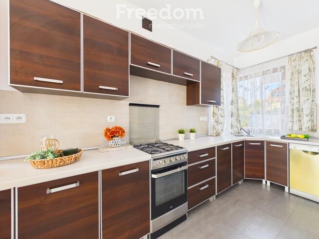 Dom z garażem w atrakcyjnej lokalizacji