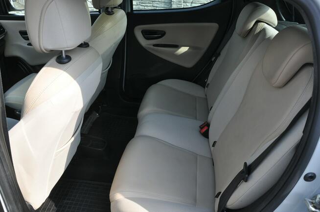 Lancia Ypsilon 1.2 70KM Full Opcja Szyberdach Skóra Czujniki 2x Alufelgi
