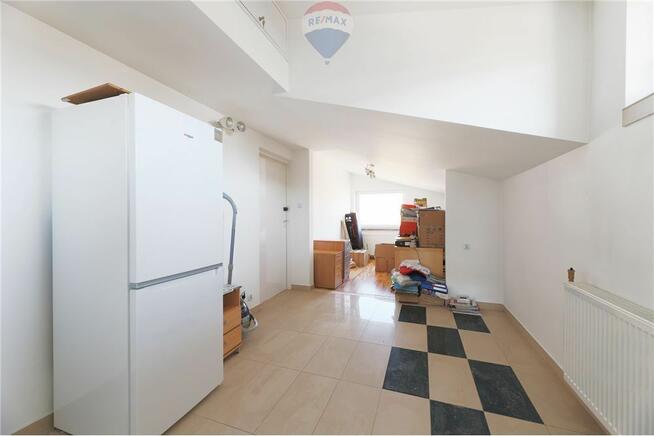 Budynek usługowo-mieszkalny 760m2+garaż