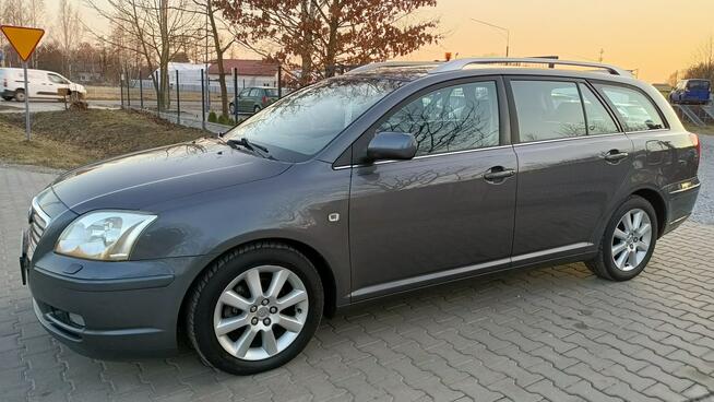 Toyota Avensis 1.8 Executive , Xenon , Navi , 8-kół ...