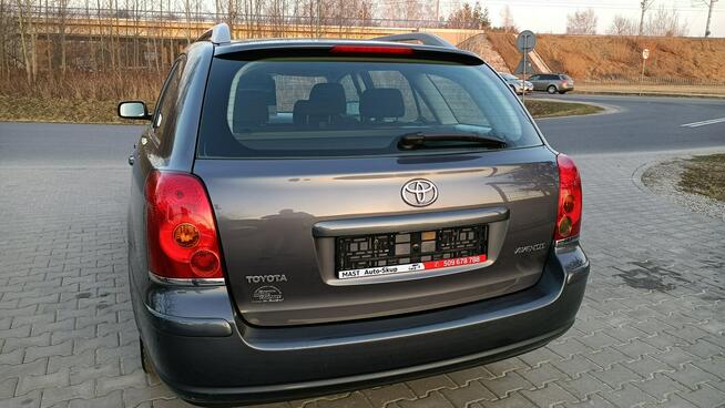 Toyota Avensis 1.8 Executive , Xenon , Navi , 8-kół ...