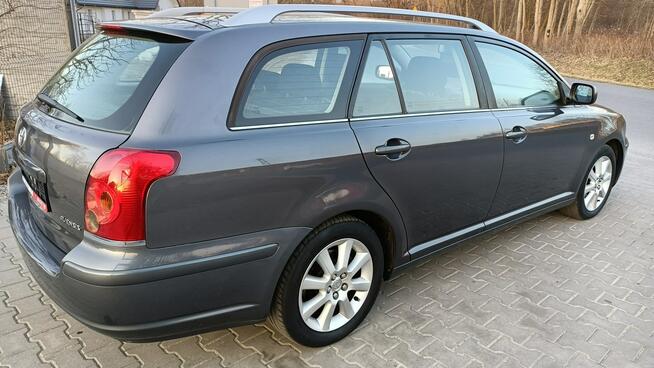 Toyota Avensis 1.8 Executive , Xenon , Navi , 8-kół ...
