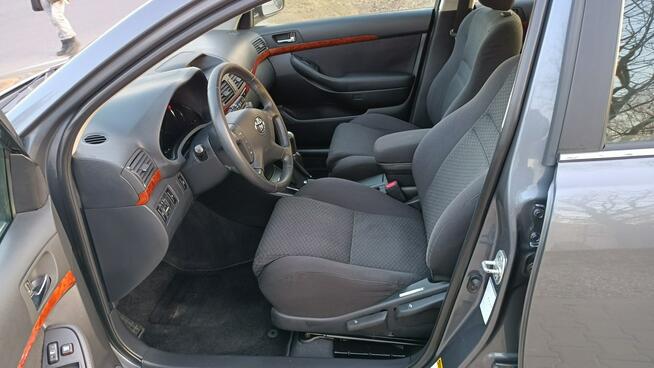 Toyota Avensis 1.8 Executive , Xenon , Navi , 8-kół ...