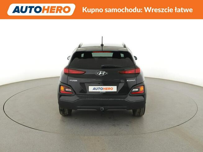Hyundai Kona klimatyzacja grzane fotele kamera i czujniki parkowania