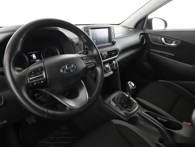 Hyundai Kona klimatyzacja grzane fotele kamera i czujniki parkowania