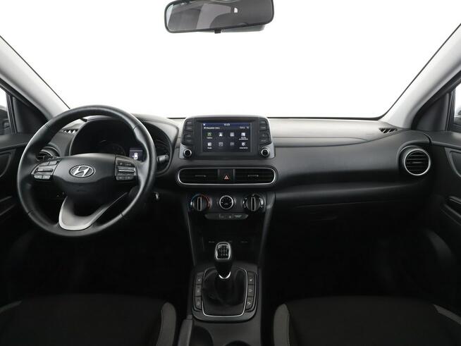 Hyundai Kona klimatyzacja grzane fotele kamera i czujniki parkowania