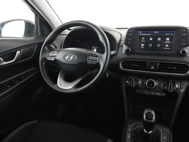 Hyundai Kona klimatyzacja grzane fotele kamera i czujniki parkowania
