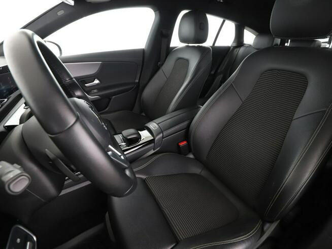 Mercedes CLA 200 automat full LED półskóra klima auto navi kamera i czujniki parkowania