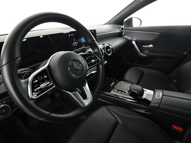 Mercedes CLA 200 automat full LED półskóra klima auto navi kamera i czujniki parkowania