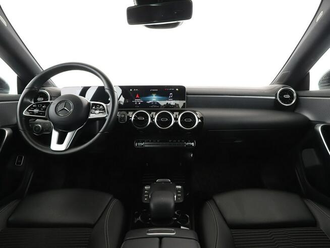 Mercedes CLA 200 automat full LED półskóra klima auto navi kamera i czujniki parkowania