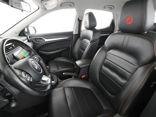 MG ZS virtual cocpit navi klima auto grzane fotele kamera i czujniki park