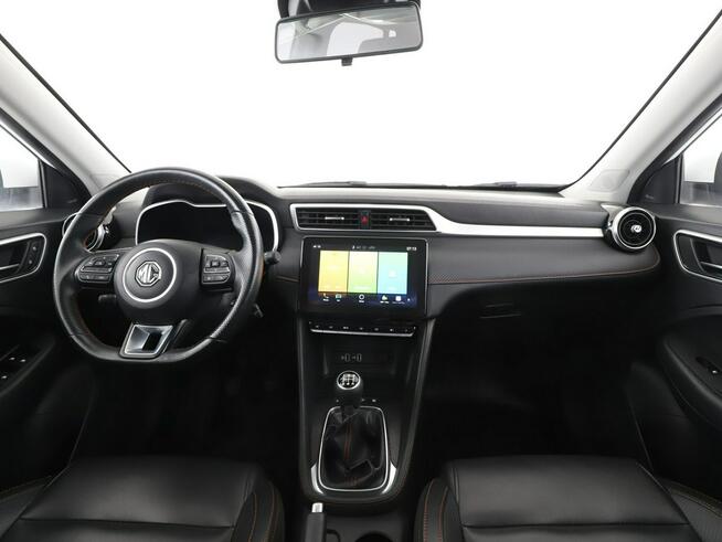 MG ZS virtual cocpit navi klima auto grzane fotele kamera i czujniki park