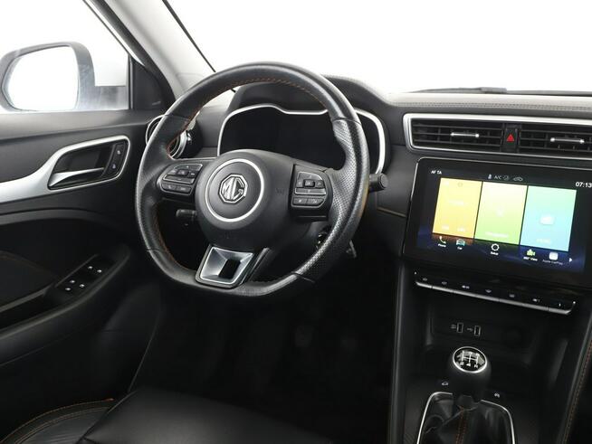 MG ZS virtual cocpit navi klima auto grzane fotele kamera i czujniki park