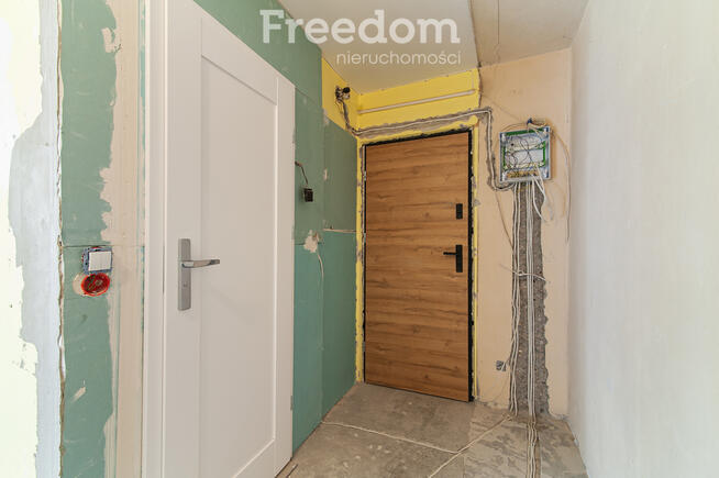 Na sprzedaż 2 pokojowe mieszkanie na Teofilowie.