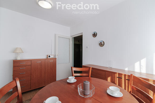 Na sprzedaż słoneczne 3 pokojowe mieszkanie.