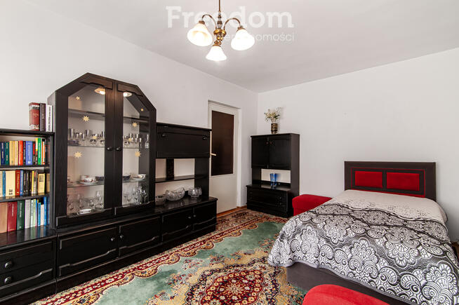 Na sprzedaż słoneczne 3 pokojowe mieszkanie.