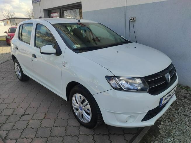 Dacia Sandero krajowy, niski przebieg, org.radio CD/BT AUX/USB, isofix, Bez turbo
