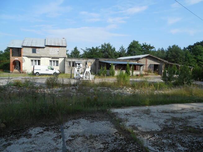 WYDZIERZAWIE OGRODZONY CZESCIOWO UTWARDZONY PLAC - CA 10.0