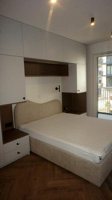 2 pokoje z halą garażową i Internetem w cenie