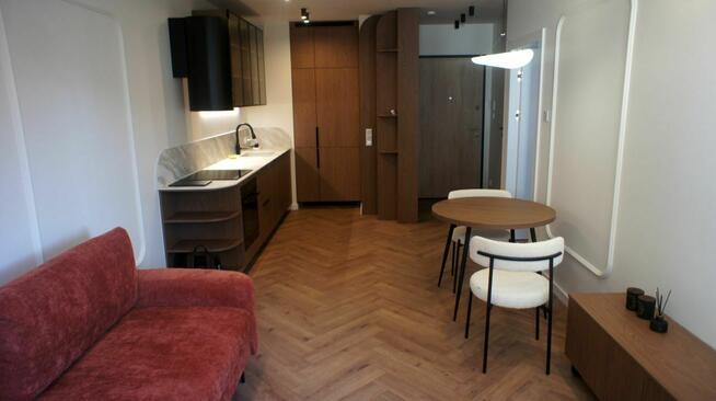 2 pokoje z halą garażową i Internetem w cenie