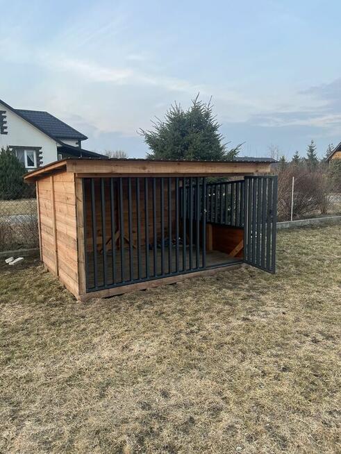 Solidny kojec dla psa