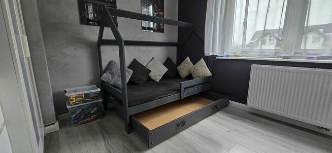 Wyjątkowe łóżko domek z szufladą – miejsce do spania i do za