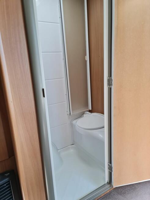 Przyczepa kempingowa Swift Charisma 570 6-7 osobowa namiot