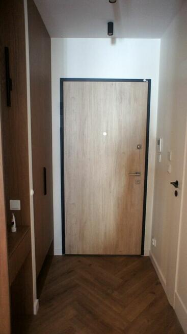 2 pokoje z halą garażową i Internetem w cenie