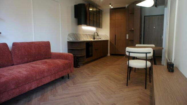 2 pokoje z halą garażową i Internetem w cenie