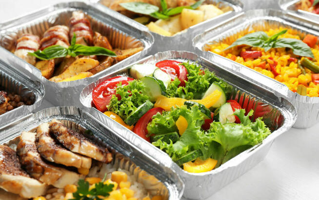 Dowóz dań obiadowych w Dąbrowie G. dla seniorów i nie tylko.