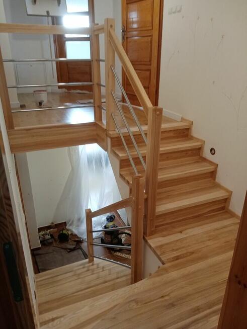 Schody na beton oraz samonośne