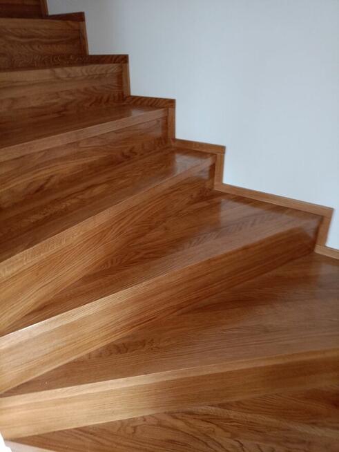 Schody na beton oraz samonośne