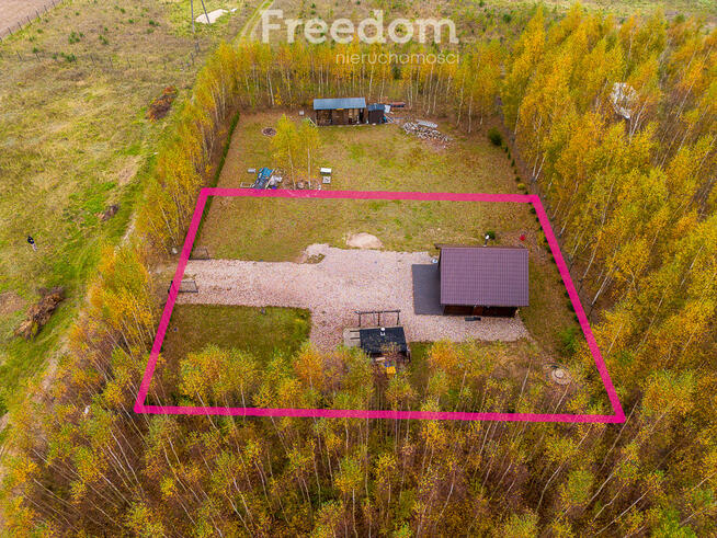 Dwie działki z domkiem rekreacyjnym w Szteklinie