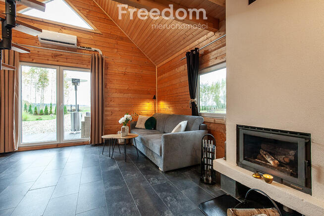 Dwie działki z domkiem rekreacyjnym w Szteklinie