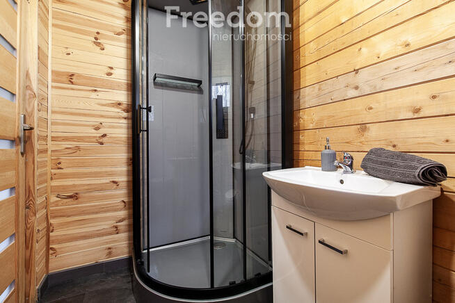 Dwie działki z domkiem rekreacyjnym w Szteklinie