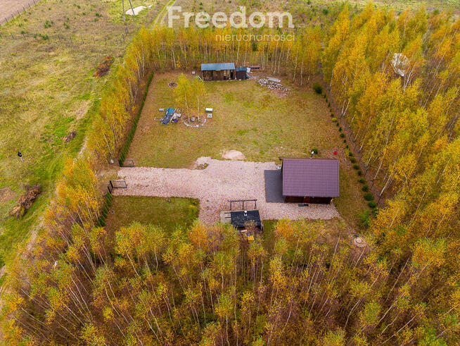 Dwie działki z domkiem rekreacyjnym w Szteklinie