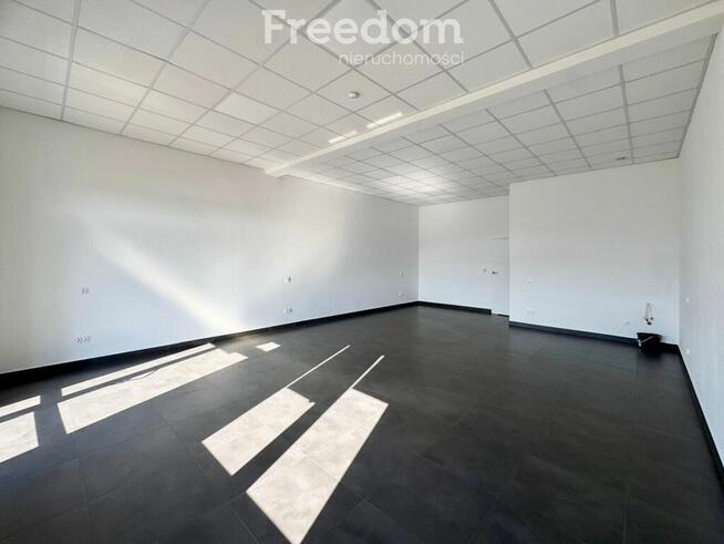 Lokal usługowy, niezależne wejście i parking