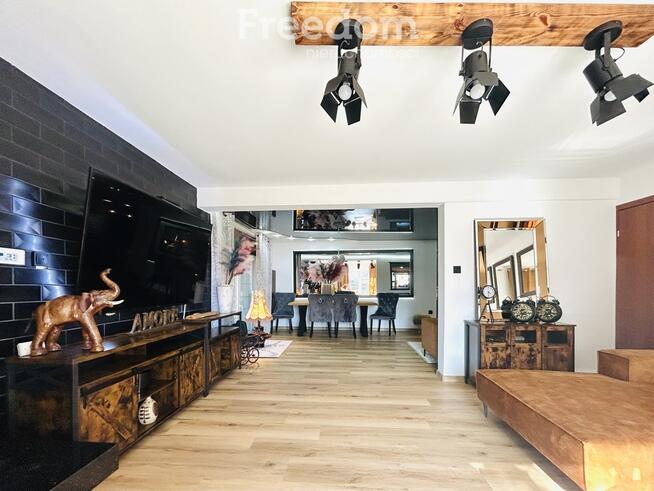 Dom z unikatowym wnętrzem i dużą przestrzenią