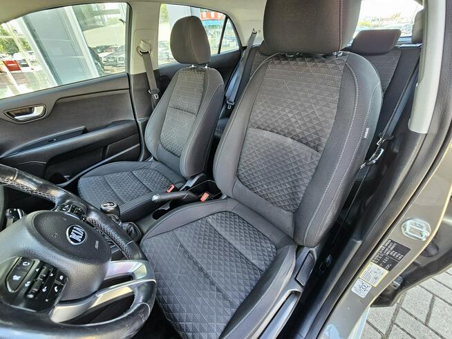 Kia Rio model 2018, grzana kierownica i fotele, asystent pasa, radar