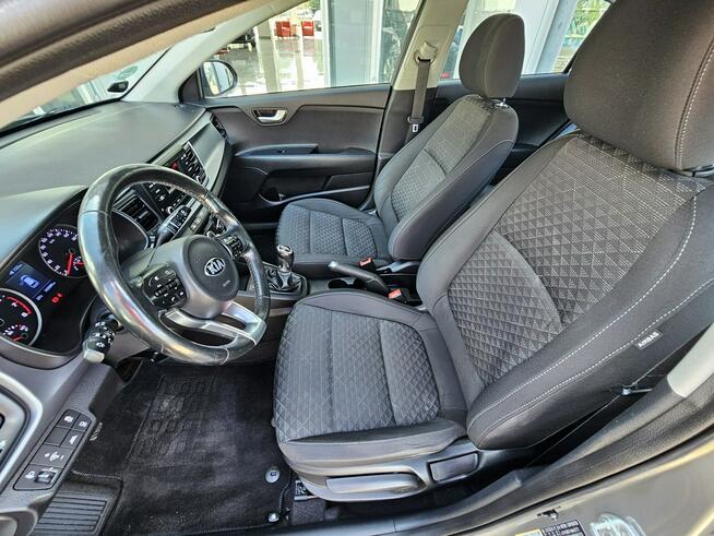 Kia Rio model 2018, grzana kierownica i fotele, asystent pasa, radar