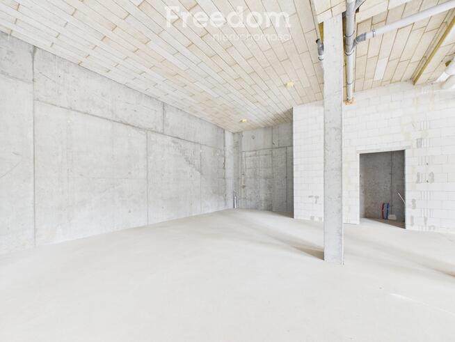 Duży lokal narożny 130 m² z witrynami - Rotmanka