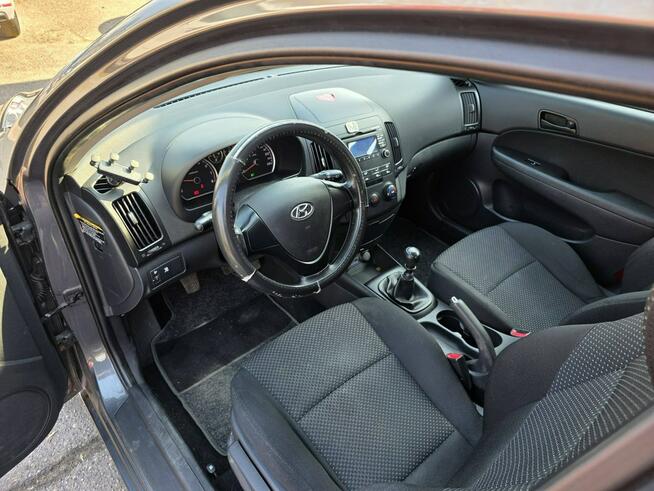 Hyundai i30 1.4 Benzyna 108 KM, Dwa klucze, Dwa Komplety kół, Klimatyzaca, Isofix