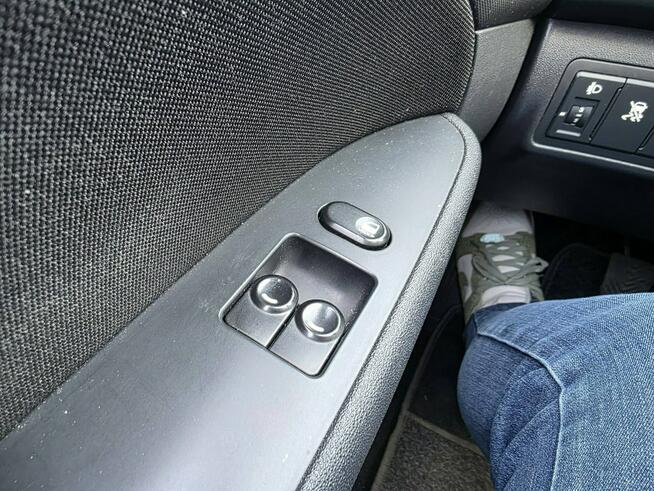 Hyundai i30 1.4 Benzyna 108 KM, Dwa klucze, Dwa Komplety kół, Klimatyzaca, Isofix