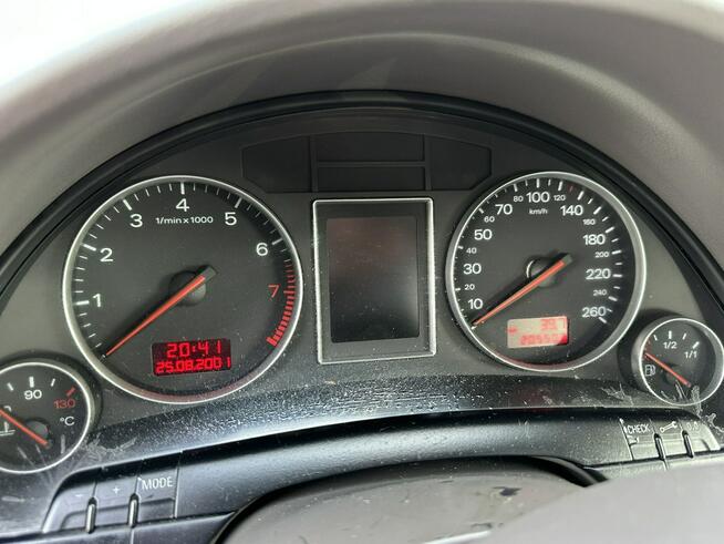 Audi A4 2,0 benzyna, klimatronik,kamera, nawigacja,podg. fotele,niski przebieg