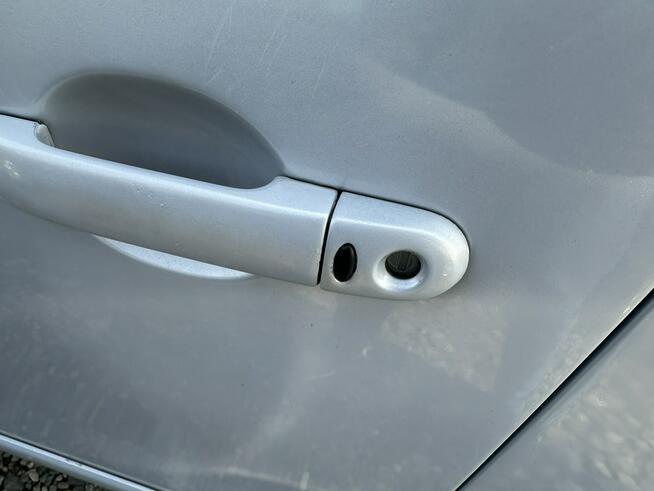 Nissan Note Hands free, oszczędny silnik, klimatronik, hak, 2 klucze, isofix