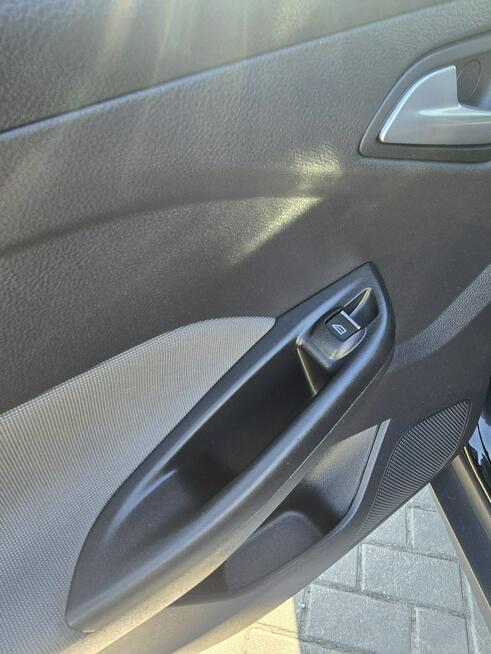 Ford Focus 1,6benz+GAZ. Klimatyzacja.Parktronic Przód i Tył.el.szyby>Centralka.