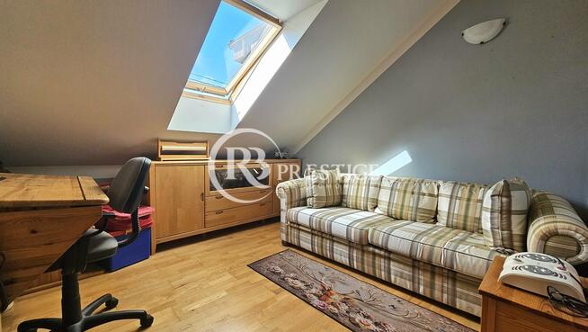 Dom z lokalem usł. pośród zieleni i ciszy.