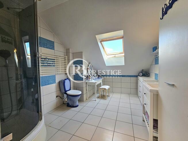 Dom z lokalem usł. pośród zieleni i ciszy.