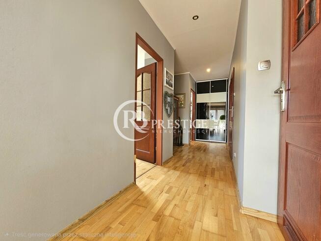 Dom z lokalem usł. pośród zieleni i ciszy.