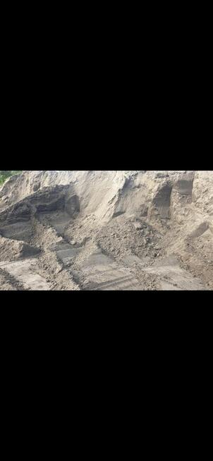 Ziemia czarna, brunatna, piach, kamień